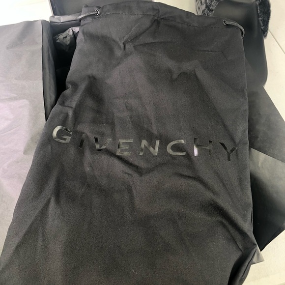 Givenchy 4G Logo Shearling Lamb Fur Flat Slides Sandals $595 - Picture 9 of 10